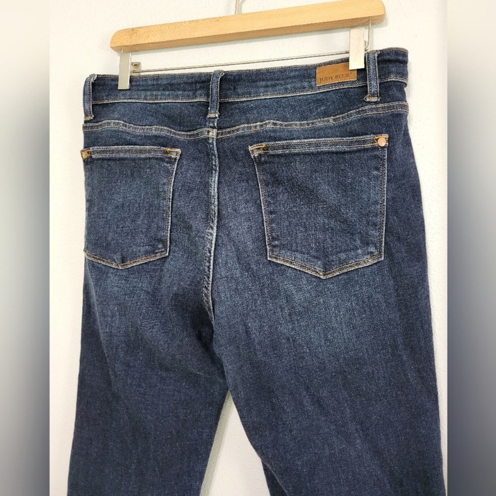 Judy Blue Size 13/31 Whiskered Dark Wash Bootcut Jeans~Frayed Hem~like New! - Picture 7 of 13